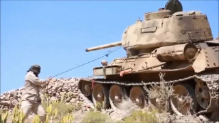 Танк Т-34 в бою попал на видео в Йемене