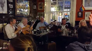 Irish Folk Band "Rafferty" - Paddy on the Railway @ The Brazen Head - Dublin, Ireland