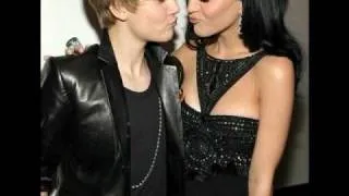 Justin Bieber and Katy Perry at AMA's (kiss ?!)