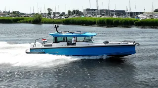 Axopar 37 XC Cross Cabin Miami Blue