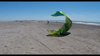 Cours de kitesurf - atterrir une aile seul - One Launch Kiteboarding