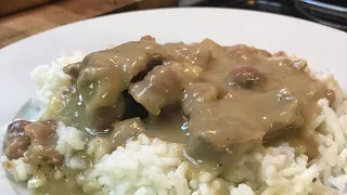 OLD SCHOOL SMOTHERED CHICKEN GIZZARDS/GIBLETS  WITH WHITE RICE