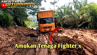 Amukan Truk Fuso Fighter x Ketika Melihat Hino Simacan Putih Lululantakkan Jalan Mengisap