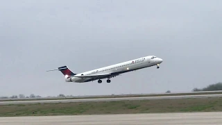 Delta MD-90 takeoff from GSP