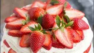 STRAWBERRY MERINGUE CAKE