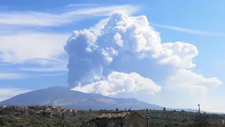 Volcanic eruption in Sicily - time lapse - Etna (21.09.2021)