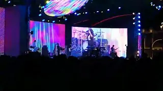 Neha kakkar live performance In Dubai | Ladki Beautiful kar gayi chul