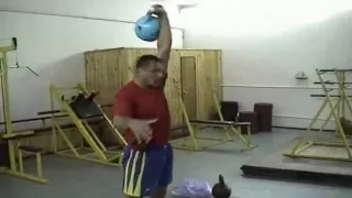 Fedor Fuglev demonstrates different  Snatch techniques Kettlebell Lifting