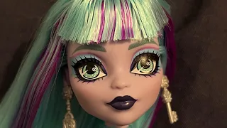 Completed monster high Twyla reroot