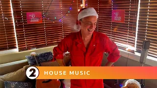 Radio 2 House Music - Travis and the BBC Concert Orchestra - Santa Claus Is Coming To Town