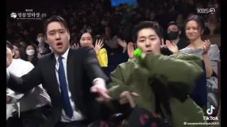 GO KYUNG PYO quẩy còn sung hơn chính chủ ZICO 🤣🤣 #bluedragonfilmawards