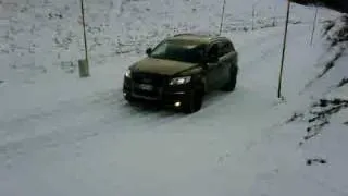 AUDI Q7 SNOW DRIFTING 2