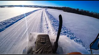 Трактор МТЗ 82.1 чистит дороги от снега!