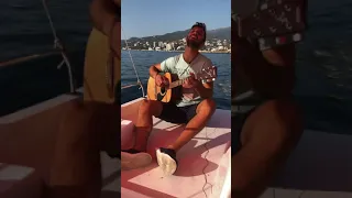 Песня под гитару в море на катамаране