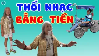 Cụ ông ăn mặc độc đáo, thổi tiền ra nhạc - ĐỘC LẠ BÌNH DƯƠNG