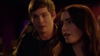 [1080p] Stuck in Love - Lou and Samantha "Is Dear Mr. Henshaw your favorite book too?"