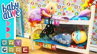 👶 Baby Alive Daycare! Kitty's NIGHT ROUTINE! She sneaks out at bedtime and wakes up poor Liam! 😈💤