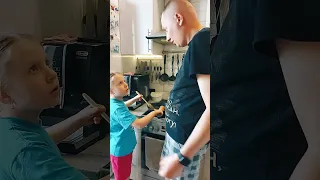 Пожарила яйца🤣#shorts #duet #доча #papa #юмор #смех