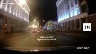 На видео сняли ДТП с четырьмя автомобилями у здания Кабмина в Казани