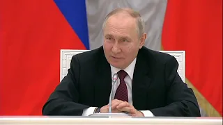 Владимир Путин спросил Германа Грефа, может ли искусственный интеллект заменить его в Сбербанке