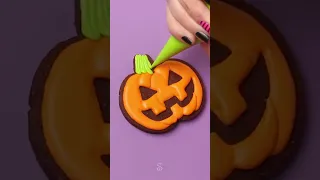 Decorating Halloween cookies with royal icing part 2