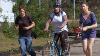 Emanzipation auf dem Drahtesel: Fahrradkurs für Frauen | SPIEGEL TV