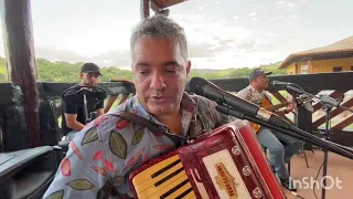 Muito triste essa música e a  história da Música Despedida