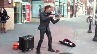 Скрипка-уличный музыкант