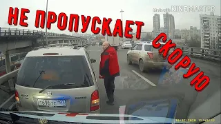 Как пропускают скорую помощь в России (и не только) | How an ambulance is missed