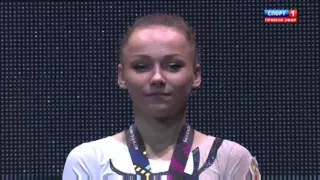 Награждение ЧМ-2015. Мария Пасека чемпионка мира 2015 в опорном прыжке.