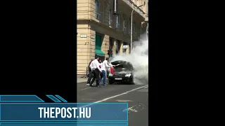 Mercedes lángol Budapesten a Deákon!