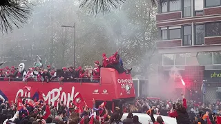 LOSC champions de France fête leur victoire en bus