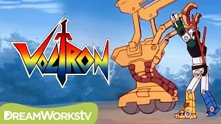 Voltron vs Steam Shovel Robeast | VOLTRON: DEFENDER OF THE UNIVERSE