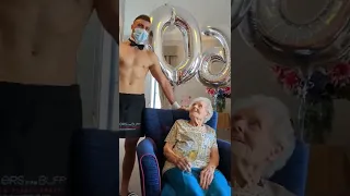 Lo soñó y fue concedido: mujer de 106 años celebró su cumpleaños junto a un stripper| Totus Noticias