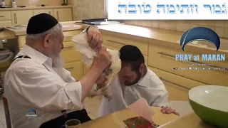 מרן הרב עובדיה יוסף עושה כפרות בתרנגולת למשמשו הרב צבי חקק ערב יום כיפור MARAN RABBI OVADIA YOSEF