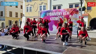 Vybarvený běh 2023 - Kroměříž - vystoupení tanečních skupin - 3.6.2023 - ŽIVĚ - video 1