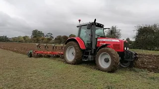 Massey Ferguson 6465 ploughing with Kverneland LD-85