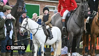 The UK's Fox Hunts turn out for Boxing day tradition | SWNS