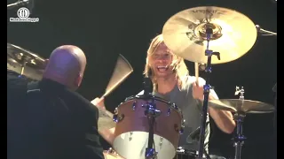 Sound City Players with Taylor Hawkins (RIP), Alain Johannes & David Grohl - Reach Out (Eleven)