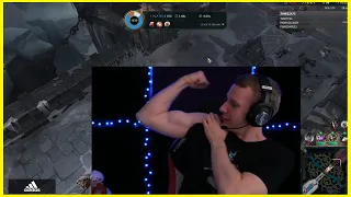 Jankos showing his huge Biceps on stream