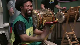 Moussé Dramé's Advanced Djembé group playing Ngrin & Sunu