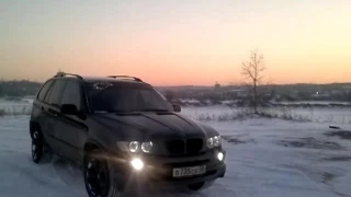 BMW X5 in the snow drift