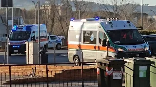 [HD] Passaggio di due ambulanze in sirena - Croce Verde e Croce Rossa