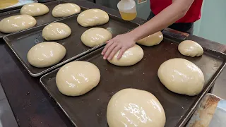 Hong Kong Style Pineapple Bun Making Master / 港式冰火菠蘿油製作 - Taiwan street food