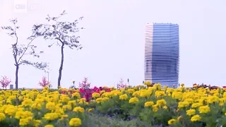 Smog-eating tower cleans Beijing's air