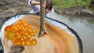 😱😱The pearl clam guarded by a big snake, the girl opened it and was startled. The pearl treasure💎