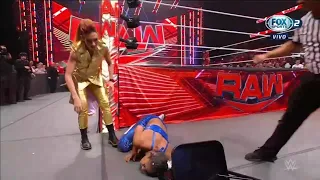 Becky Lynch ataca brutalmente a Bianca Belair camino a Wrestlemania 38 - WWE Raw 14/03/2022 Español