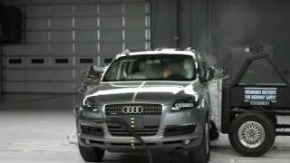 2008 Audi Q7 side IIHS crash test
