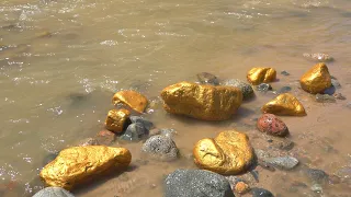Mining of Minerals - GOLD! Many Giant Nuggets in River