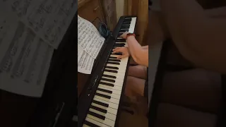 Ира играет на пианино собачий вальс как про 😎